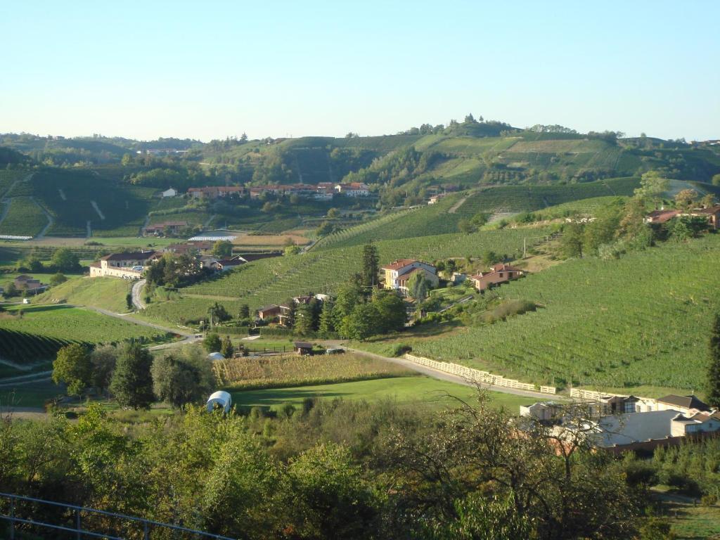 הוילה Monteu Roero Agriturismo Cascina Vrona מראה חיצוני תמונה