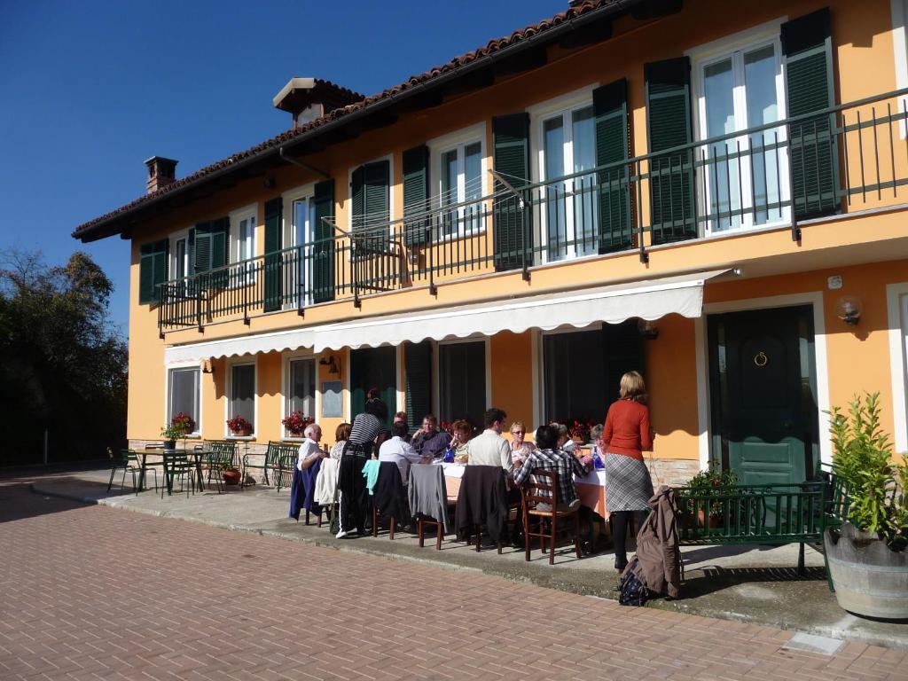 הוילה Monteu Roero Agriturismo Cascina Vrona מראה חיצוני תמונה