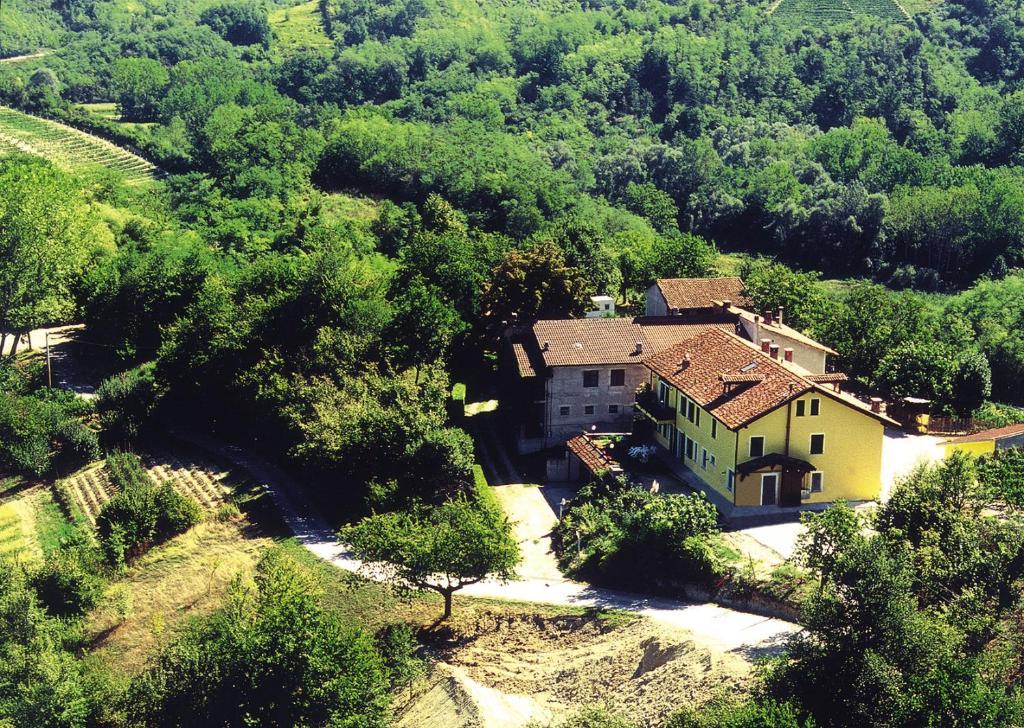 הוילה Monteu Roero Agriturismo Cascina Vrona מראה חיצוני תמונה